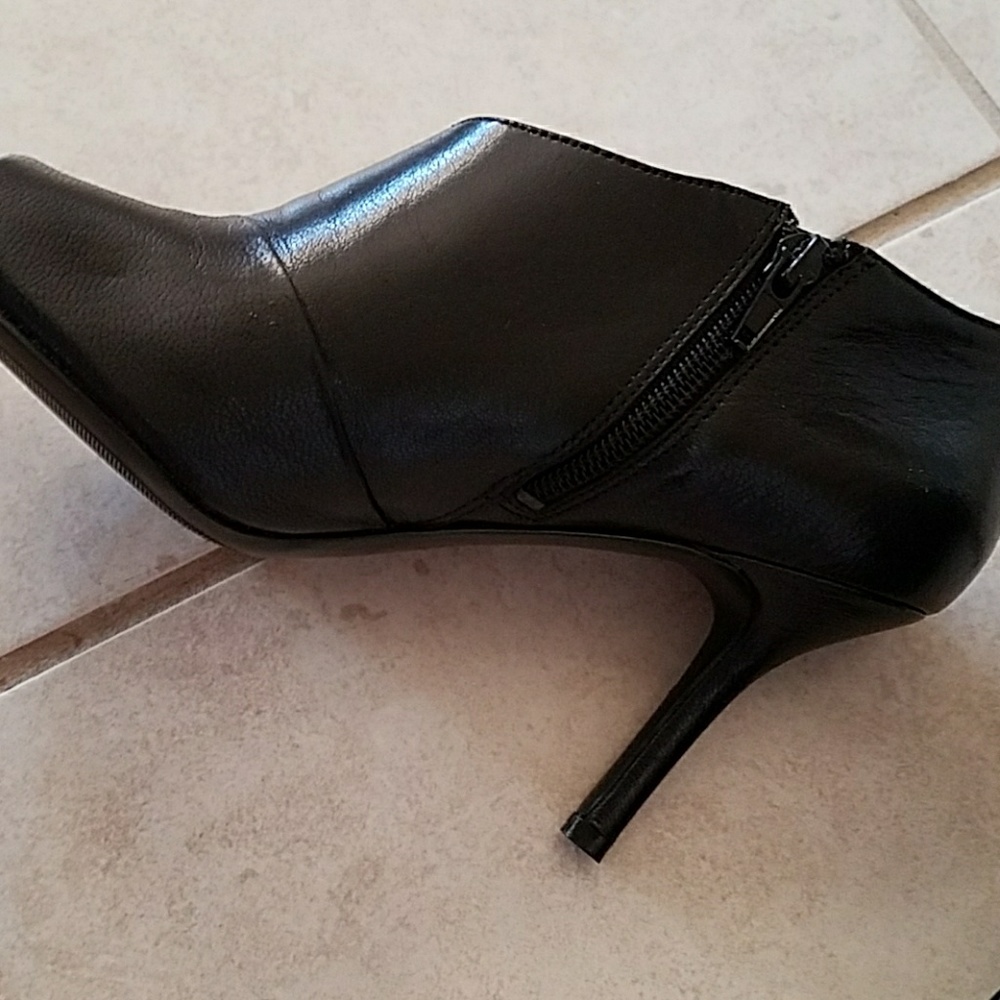 Shoes - Picture 2 of 3